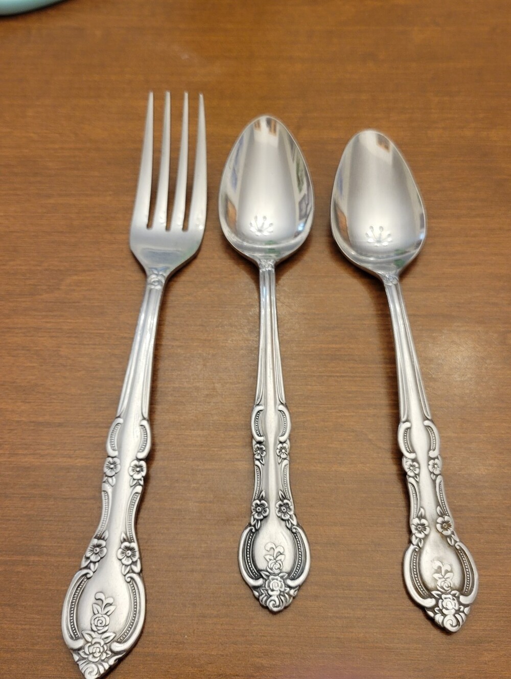 Marseilles Stainless Steel Flatware-2 Spoons & 1 Fork